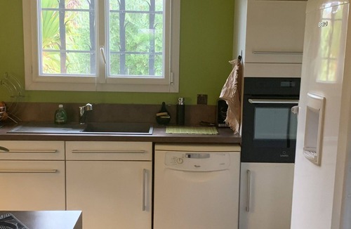 Bergerac House | CHARMING HOUSE SPACIOUS ROOMS BEAUTIFUL POOL SURROUNDED BY GREENERY IN BERGERAC