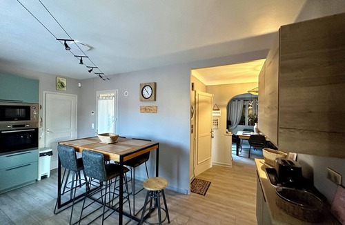 Saint-Didier Villa | Charming house: Swimming pool, Pétanque, Garden, and Quietness