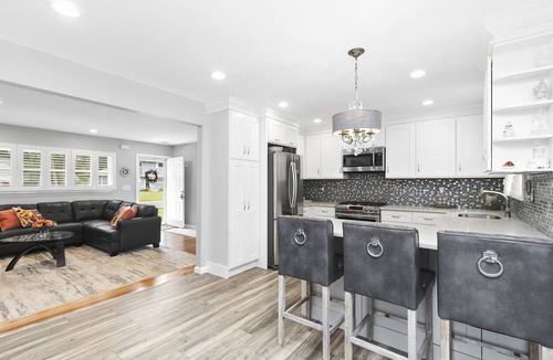 Hampton Bays House | Charming House with Pool