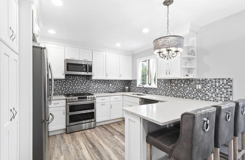 Hampton Bays House | Charming House with Pool
