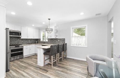 Hampton Bays House | Charming House with Pool