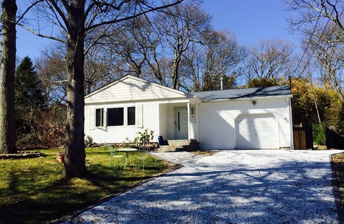 Moriches House | Charming house with bamboo forest