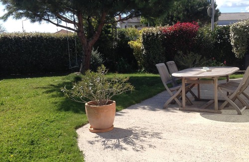 Angoulins House | Charming house with enclosed garden, near the sea or the center of the village
