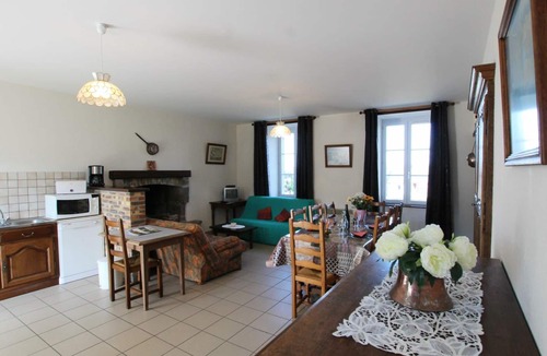 Ver Cottage | Charming house with fireplace and pets allowed in Ver