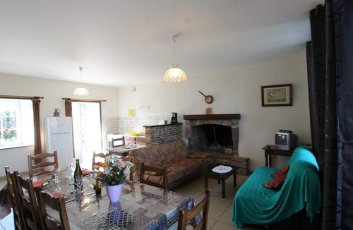 Ver Cottage | Charming house with fireplace and pets allowed in Ver