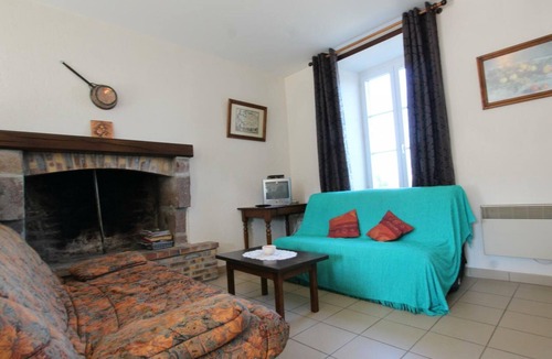 Ver Cottage | Charming house with fireplace and pets allowed in Ver