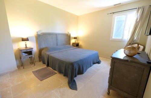 Aureille Villa | charming house with private pool in the heart of the village of aureille in the alpilles, 6 people.