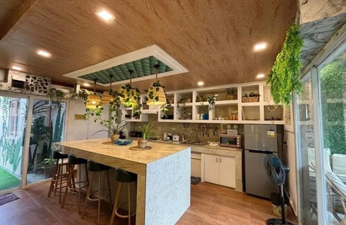 Bacolod House | Charming House with Private Pool