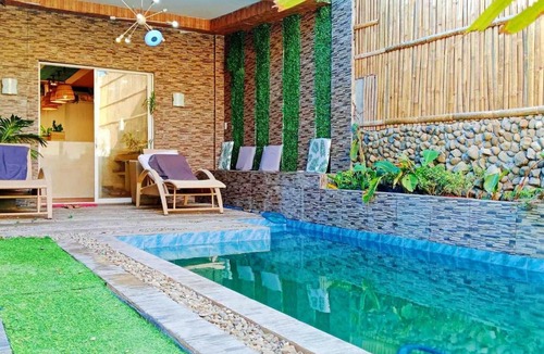 Bacolod House | Charming House with Private Pool