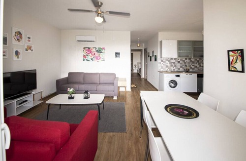 Milas Villa | Charming House with Shared Pool in Milas