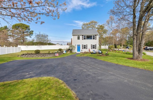 Wareham House | Charming house, with water views, private beach dining and shopping