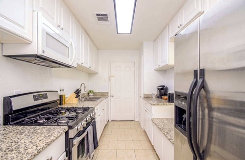 Spring Branch East House | Charming Houston Oasis w/Huge Fenced Backyard