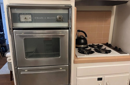 The Mesa Apartment | Charming, ideally located 1-bedroom apartment on the mesa in Santa Barbara