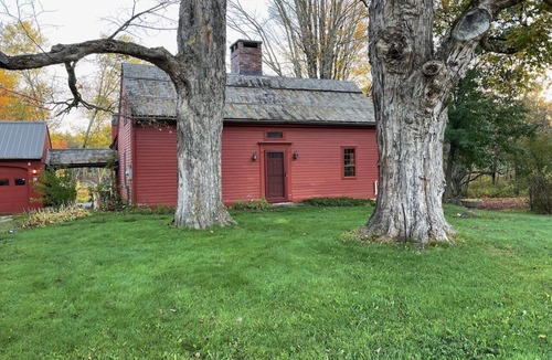 Egremont House | Charming idyllic farmhouse minutes to Great Barrington MA and Salisbury CT