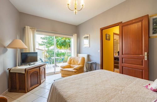 Fouras Bed & Breakfast | Charming Ile Madame Room, Between Beach and Village in Fouras