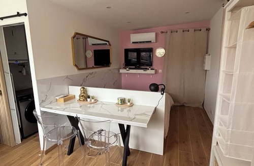 La Motte-dʼAigues Apartment | Charming Independent Studio