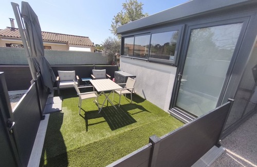 La Motte-dʼAigues Apartment | Charming Independent Studio