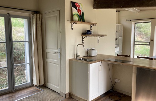 Gardanne Apartment | Charming independent studio 10 min Aix en Provence
