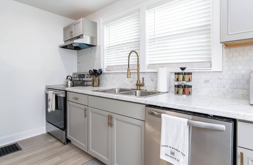 West Suburb House | Charming Independent House in Downtown Lexington, KY