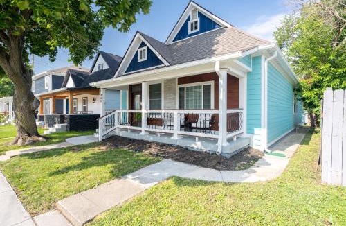 Indianapolis House | Charming Indianapolis Home~5 Min to Lucas Oil