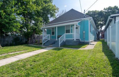 Indianapolis House | Charming Indianapolis Home~5 Min to Lucas Oil