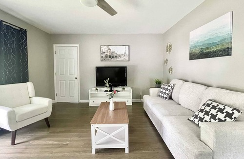 Indianapolis House | Charming Indy Cottage: Minutes to Downtown