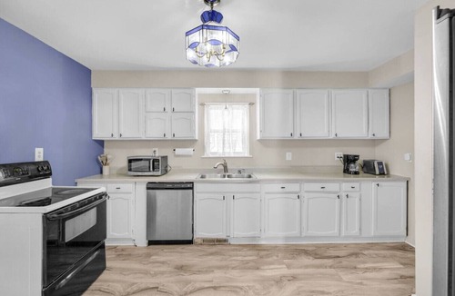 Near Northside House | Charming Indy Escape 15 Mins to SoBro & Downtown