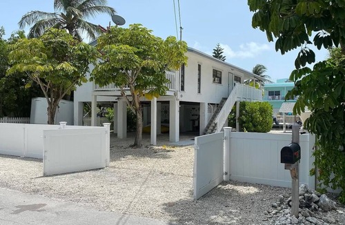 White Marlin Beach House | Charming Islamorada house with waterfront, private dock and beach