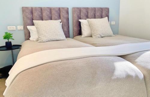 Nachlaot Apartment | Charming Kosher Private Duplex, Prime City Center, Steps to Machane Yehuda