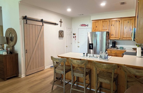 Little Kowaliga Cabin | Charming lake cabin on beautiful Lake Martin - 6 bedrooms, sleeps 17