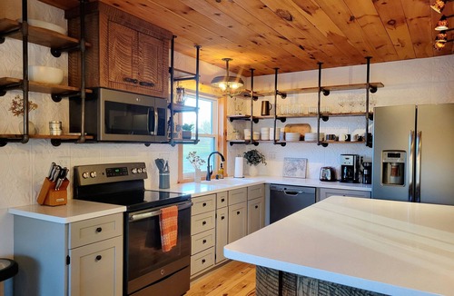 Fredericktown House | Charming lake cottage w/hot tub