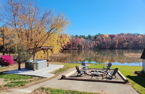 Fredericktown House | Charming lake cottage w/hot tub
