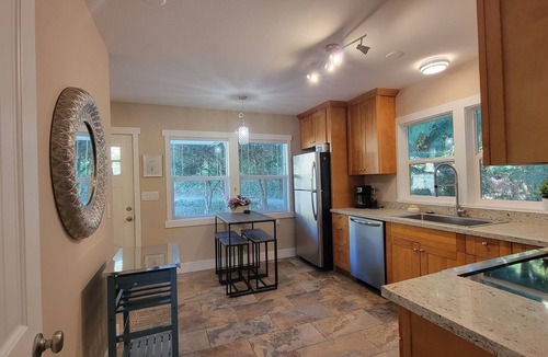 Clear Lake Cottage | Charming Lake Cottage+Private Dock+AC—Bring your paddles floats & fishing rods!