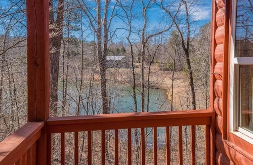 Cleveland House | CHARMING LAKE VIEW CABIN |HOT TUB | GAME ROOM |
