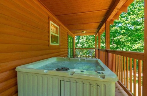 Cleveland House | CHARMING LAKE VIEW CABIN |HOT TUB | GAME ROOM |