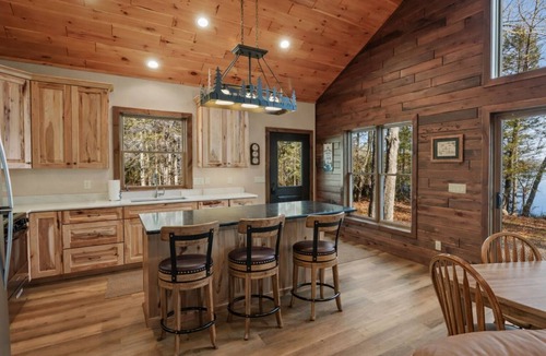 St Germain Ski Chalet | Charming Lakefront Chalet 3BR on Little St. Germain Lake