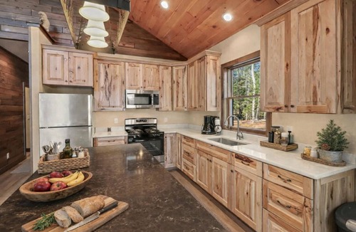 St Germain Ski Chalet | Charming Lakefront Chalet 3BR on Little St. Germain Lake