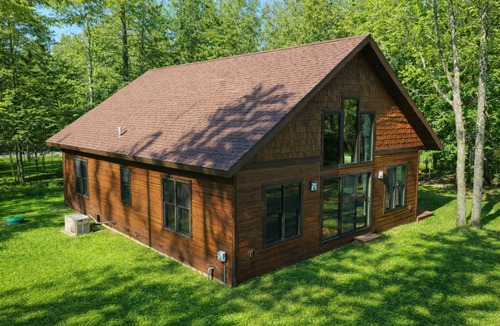 St Germain Ski Chalet | Charming Lakefront Chalet 3BR on Little St. Germain Lake