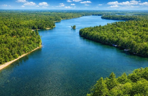St Germain Ski Chalet | Charming Lakefront Chalet 3BR on Little St. Germain Lake
