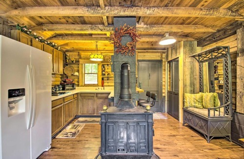 Ridge House | Charming Lakefront Cabin: Fish, Hike & More!
