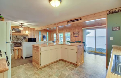 Aitkin Cabin | Charming Lakefront Cabin on Clean & Clear Big Pine Lake. Pet Friendly!n
