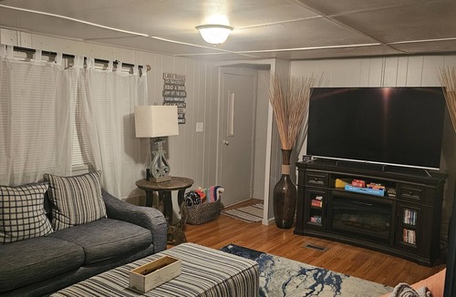 Moorestown Cottage | Charming Lakefront Cottage with WiFi and AC