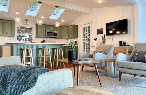 Town of Torrey Cottage | Charming Lakefront Cottage in Heart of the Wine Trail: Seneca Fingerlake