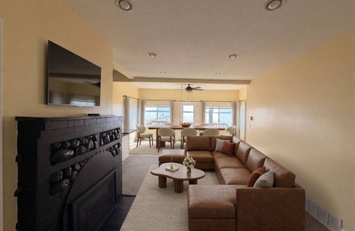 Navarre Cottage | Charming Lakefront Cottage on Lake Minnetonka — Bring Your Boat.