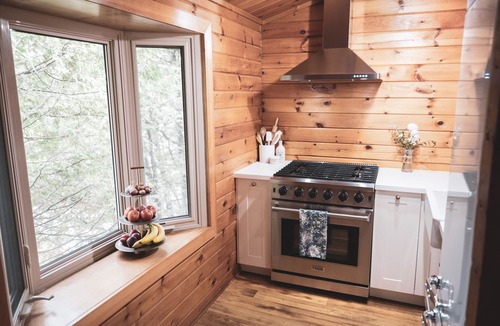 Seguin Cottage | Charming Lakefront Cottage