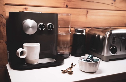 Seguin Cottage | Charming Lakefront Cottage