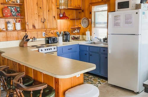 Higgins Lake Cottage | Charming Lakefront Higgins Lake Cottage.