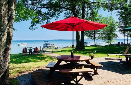 Higgins Lake Cottage | Charming Lakefront Higgins Lake Cottage.
