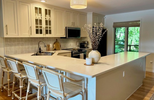 Town of Copake House | Charming Lakefront Retreat Nestled Among Trees