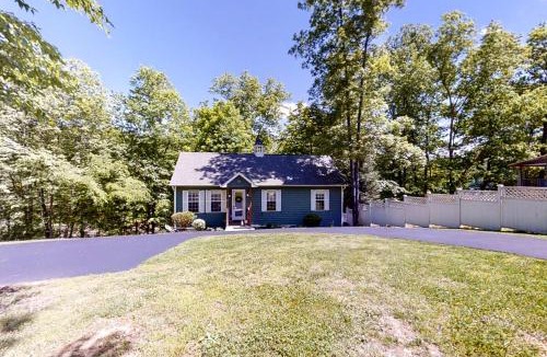 Sharps Chapel House | Charming Lakefront Home Sleep 12 Dock Boat Launch